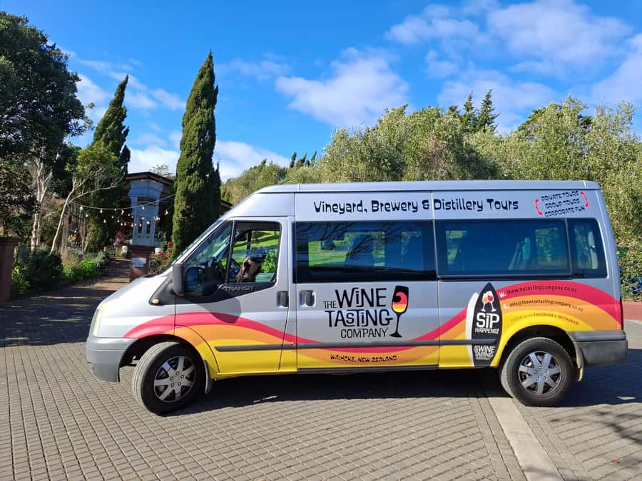 Waiheke Island: Sip and Savor 3 Vineyards Tour with Lunch - The first vineyard sets the tone