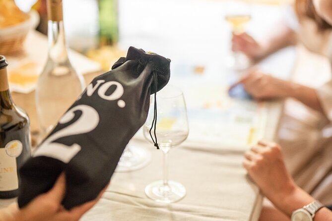 Wine Tasting Class: Tour de France in Nice City Centre - The room and group size