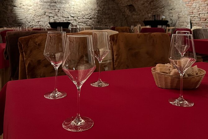 Wine Tasting IN THE DARK! - Is $27.69 good value for 40 minutes?